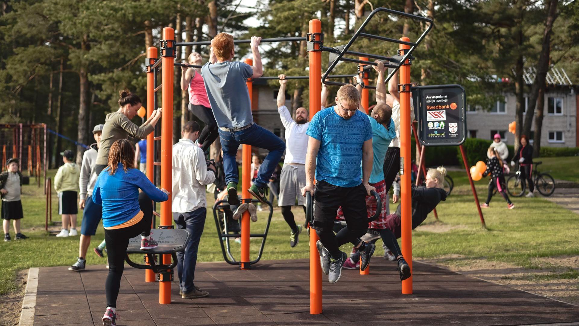 Outdoor training stations