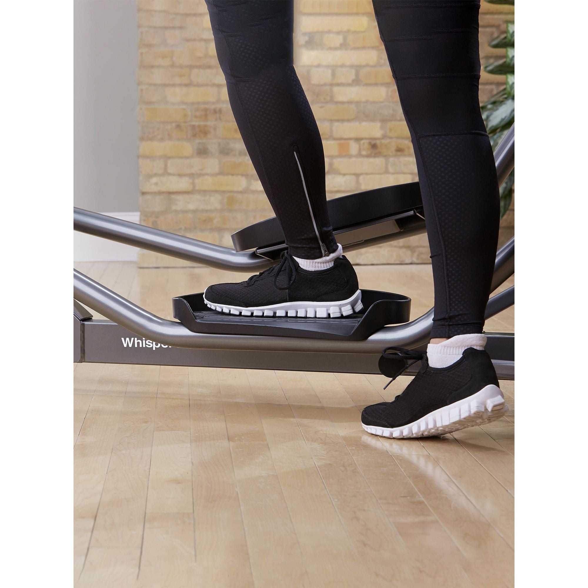 Life Fitness E1 Cross-Trainer Base, Titanium-Base+Go Console
